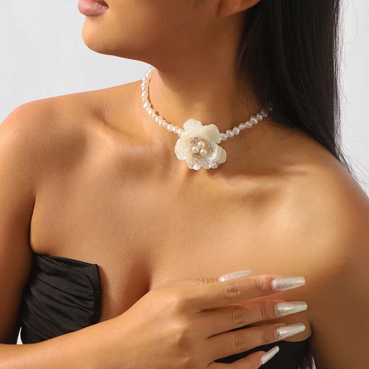 N11582 cross-border European and American fashion flower pearl necklace earrings temperament fresh literary rhinestone beaded clavicle chain