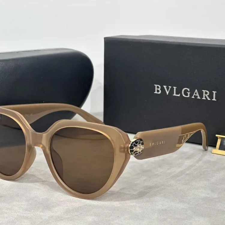 Fashionable and Casual Summer Sunglasses [Get In Stock]