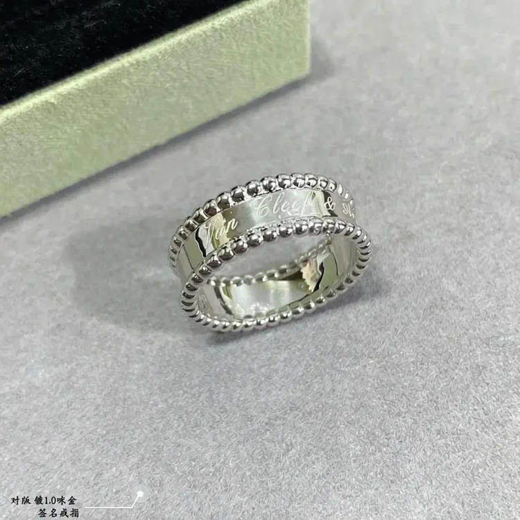 Classic four-leaf clover kaleidoscope ring, lucky clover signature series, women's 18k gold-plated bead ring, stackable and versatile