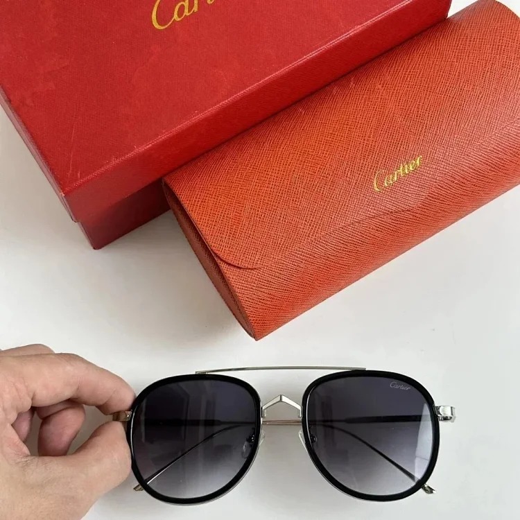 Chat’s fashionable and versatile anti-UV sunglasses