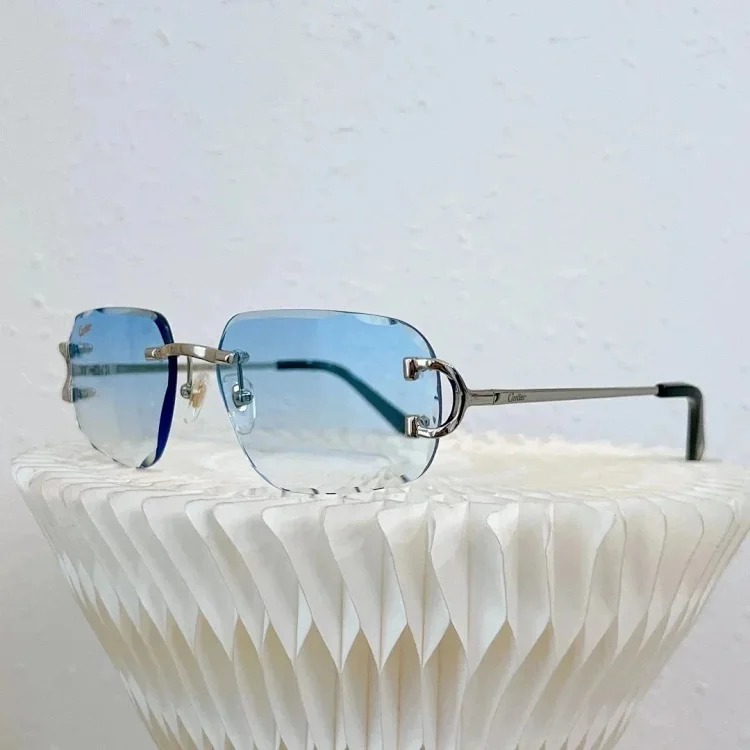 Chat’s fashionable and versatile anti-UV sunglasses