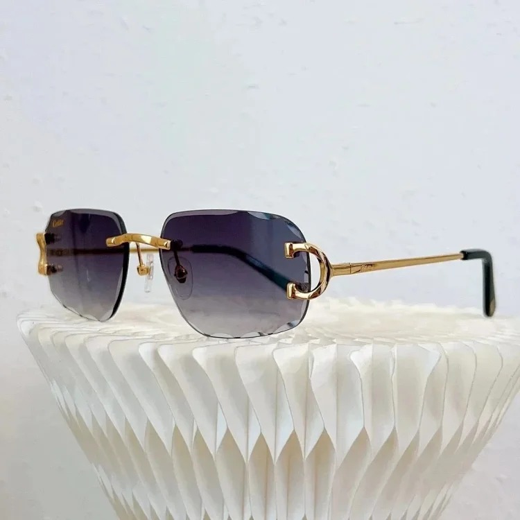 Chat’s fashionable and versatile anti-UV sunglasses