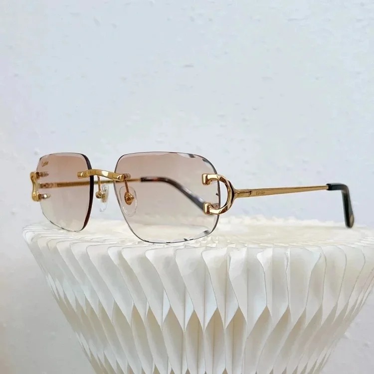 Chat’s fashionable and versatile anti-UV sunglasses