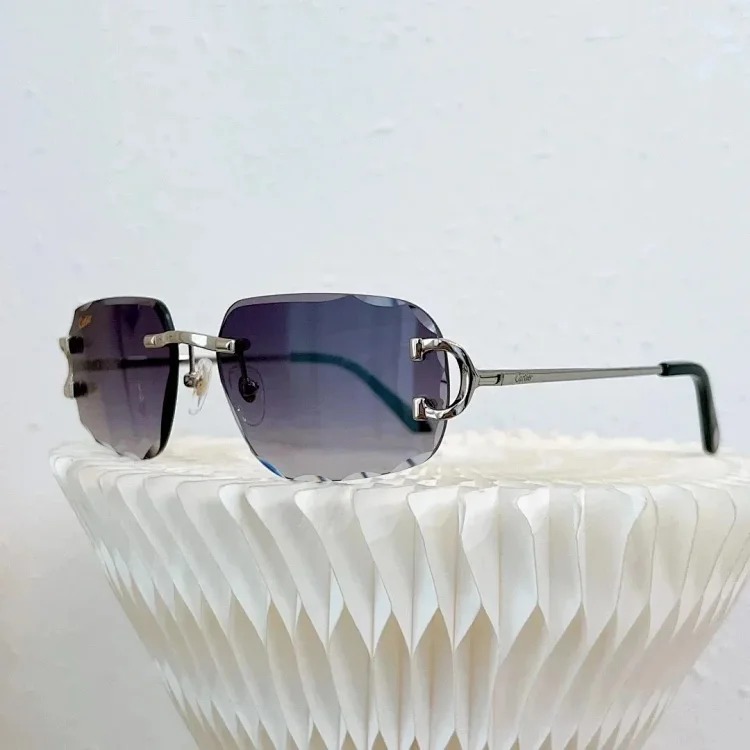 Chat’s fashionable and versatile anti-UV sunglasses