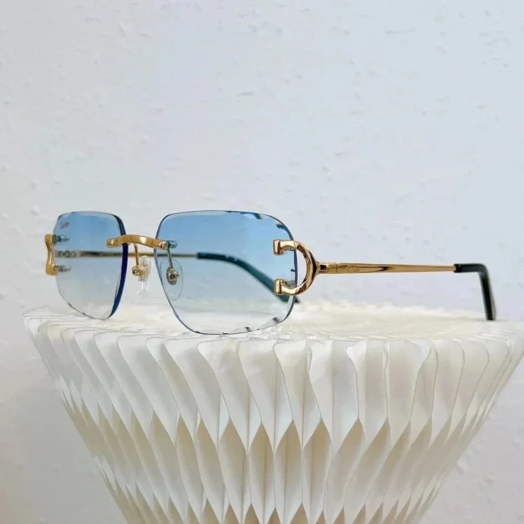 Chat’s fashionable and versatile anti-UV sunglasses