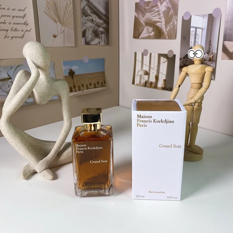 The Ku series collection is available in 70ml and 200ml. Customized products will not be returned or exchanged unless there are quality issues.