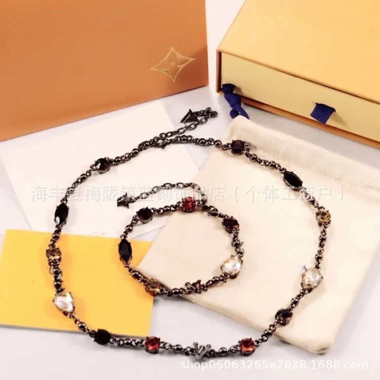 Popular home necklaces for men and women, high-end niche design, ins style, personalized luxury show style, same trend for couples
