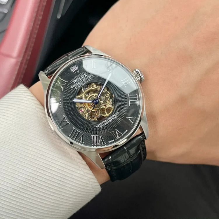 Classic big-name watch-1-CY