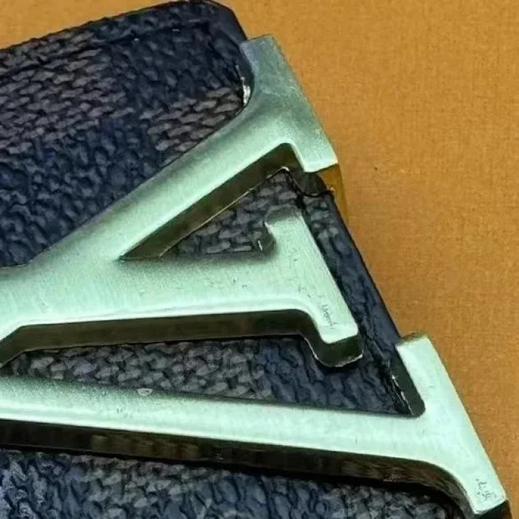 New L Men's Belt (returns and exchanges are not supported for non-quality issues)