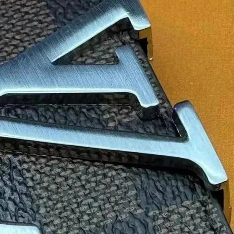 New L Men's Belt (returns and exchanges are not supported for non-quality issues)