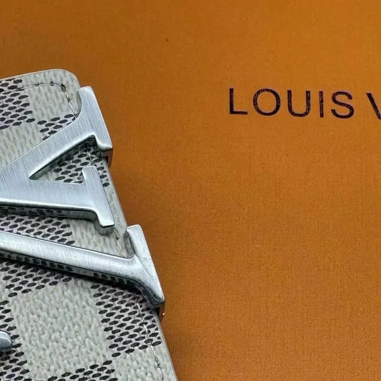 New L Men's Belt (returns and exchanges are not supported for non-quality issues)
