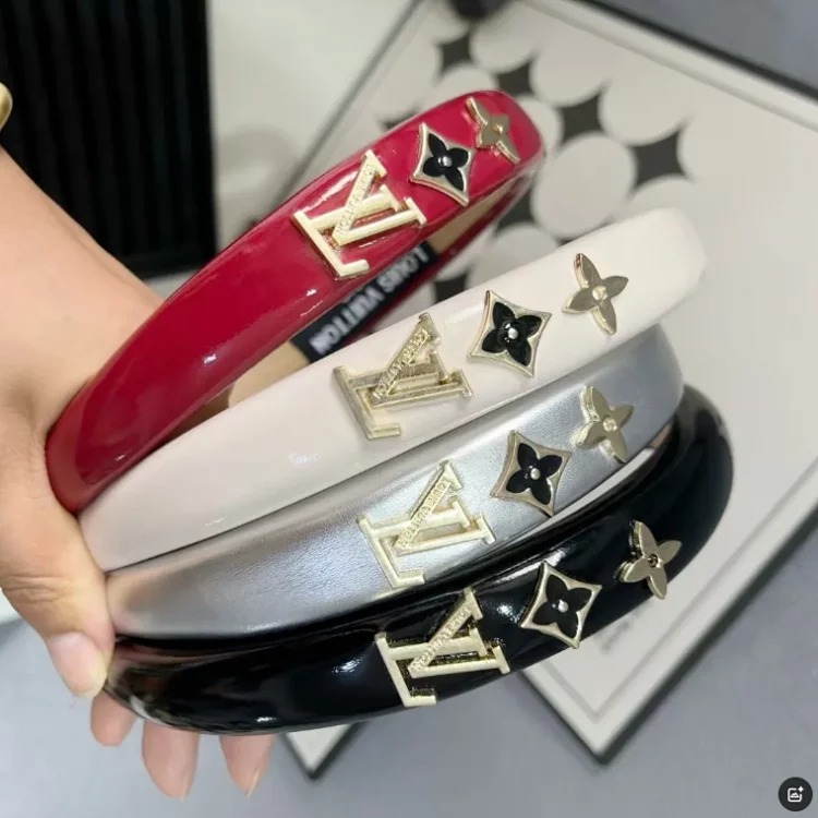 Retro metal letter PU high-end headband for women sponge new leather hairpin pressed hair French style headband hair accessories