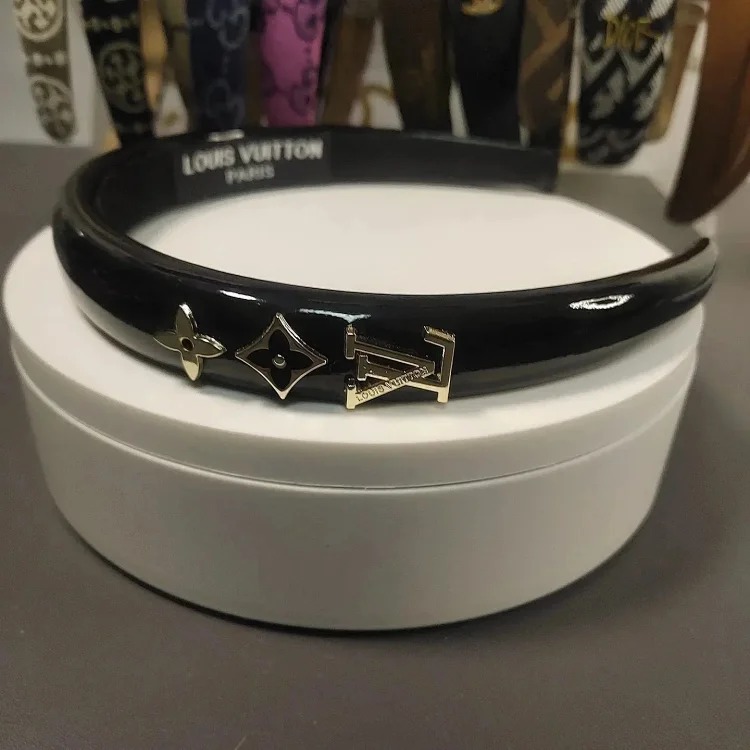 Retro metal letter PU high-end headband for women sponge new leather hairpin pressed hair French style headband hair accessories