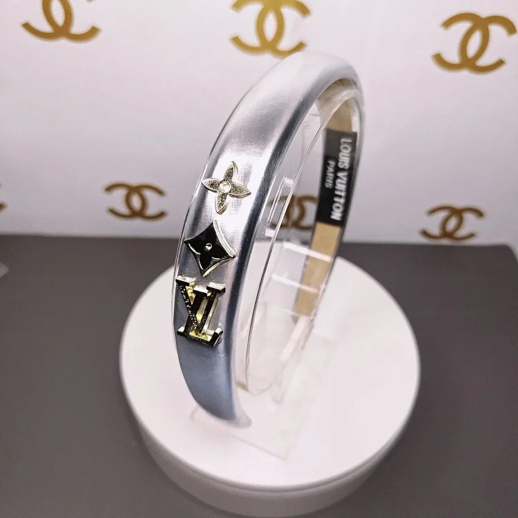 Retro metal letter PU high-end headband for women sponge new leather hairpin pressed hair French style headband hair accessories