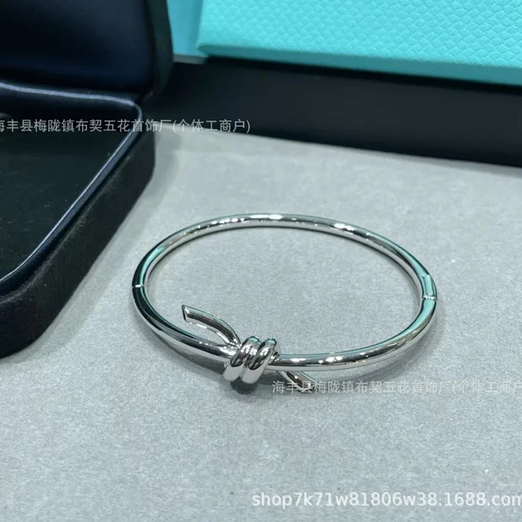 Cartier V gold high T family single circle knotted diamond bracelet for women glossy diamond full diamond tied love bracelet Seiko version