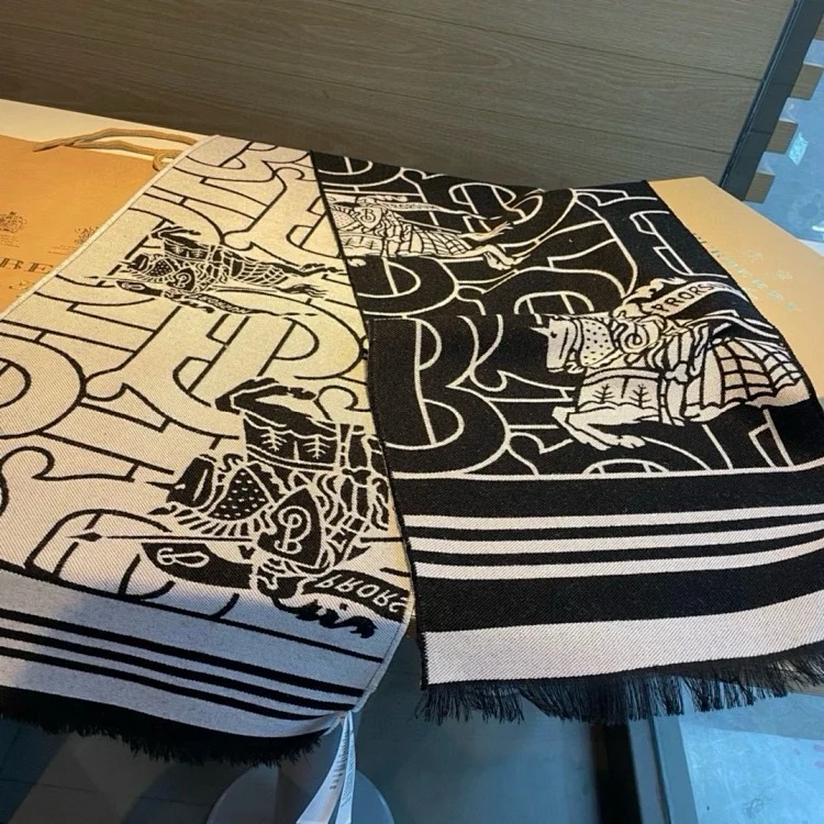 Double sided cashmere scarf