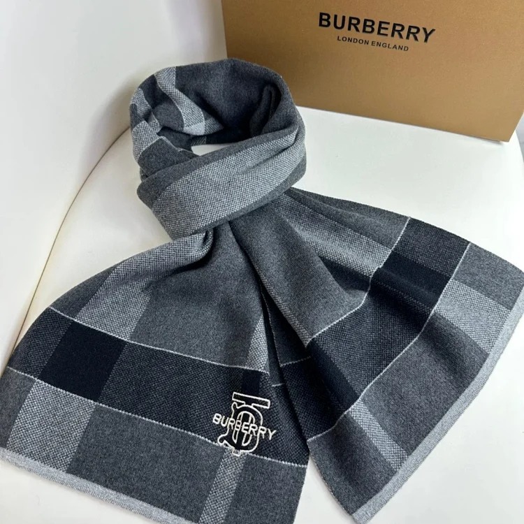 Double sided cashmere scarf