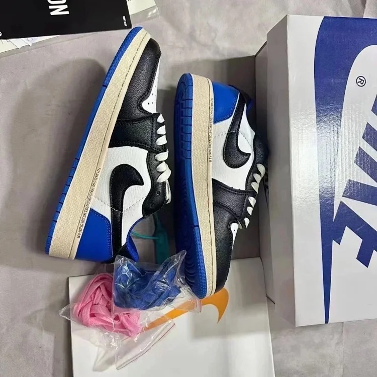 Youth Fashion Shoes ()