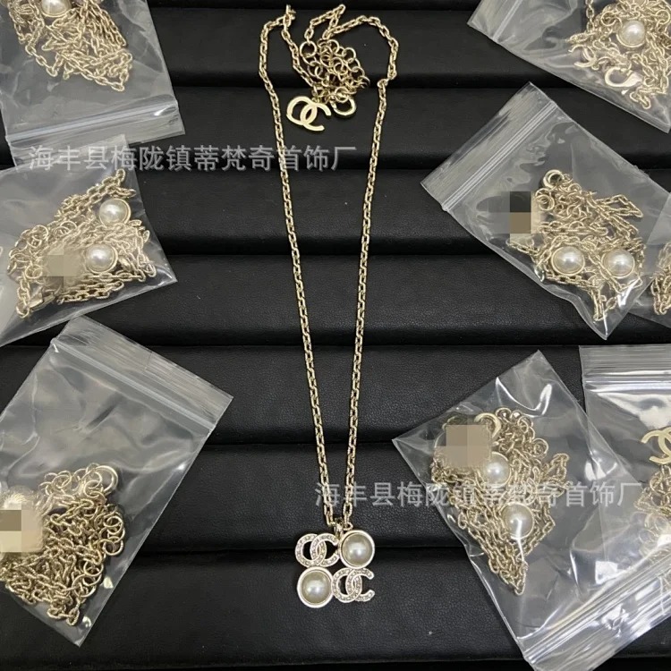 Chanel High 25c new style small fragrance necklace for women European and American double C retro small fragrance clavicle chain pearl sweater chain wholesale