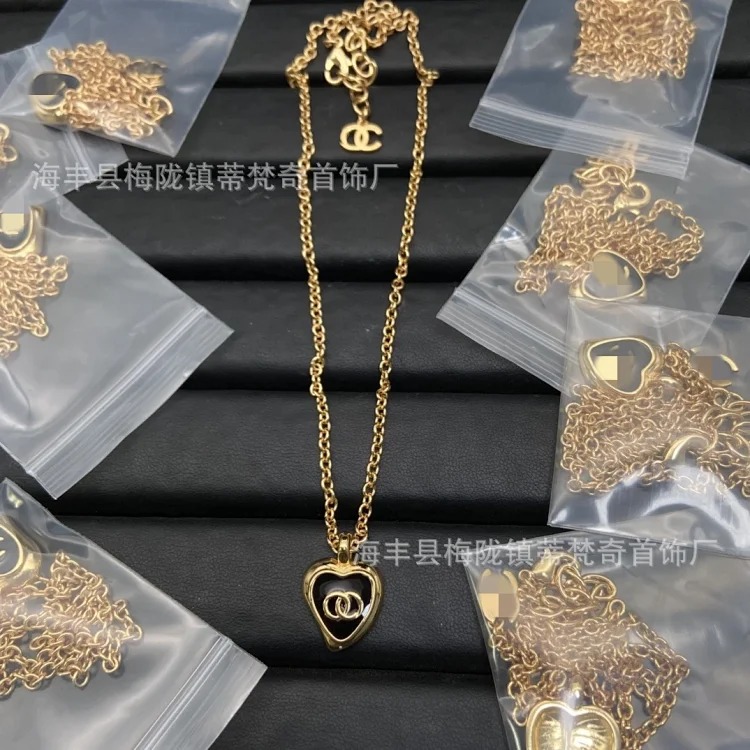 Chanel High 25c new style small fragrance necklace for women European and American double C retro small fragrance clavicle chain pearl sweater chain wholesale