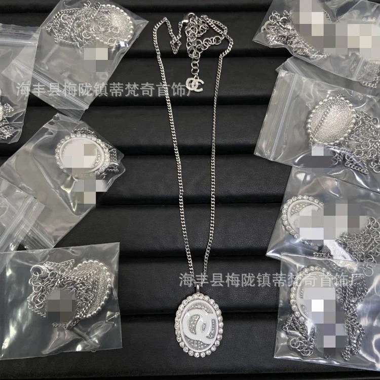 Chanel High 25c new style small fragrance necklace for women European and American double C retro small fragrance clavicle chain pearl sweater chain wholesale