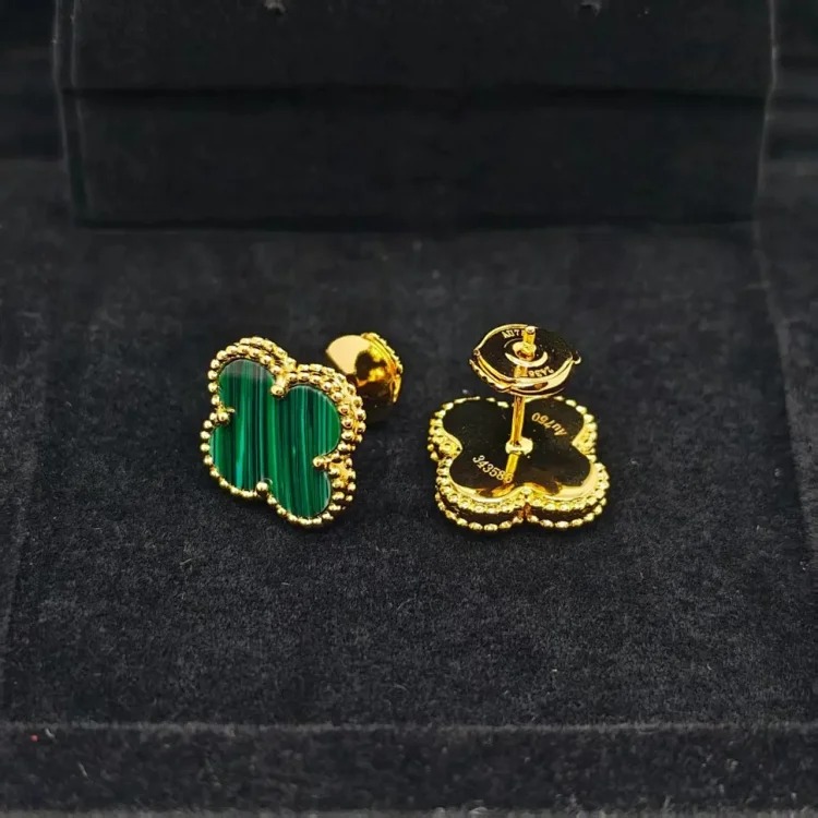 D-1 uses a heart to let every piece of jewelry exude your beauty and charm (Van Cleef & Arpels) (with gift box packaging)