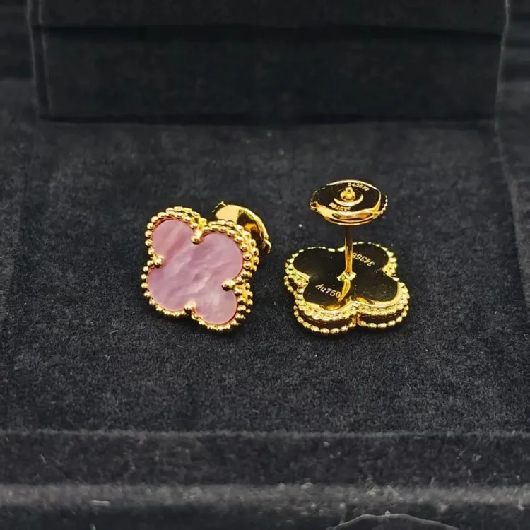 D-1 uses a heart to let every piece of jewelry exude your beauty and charm (Van Cleef & Arpels) (with gift box packaging)