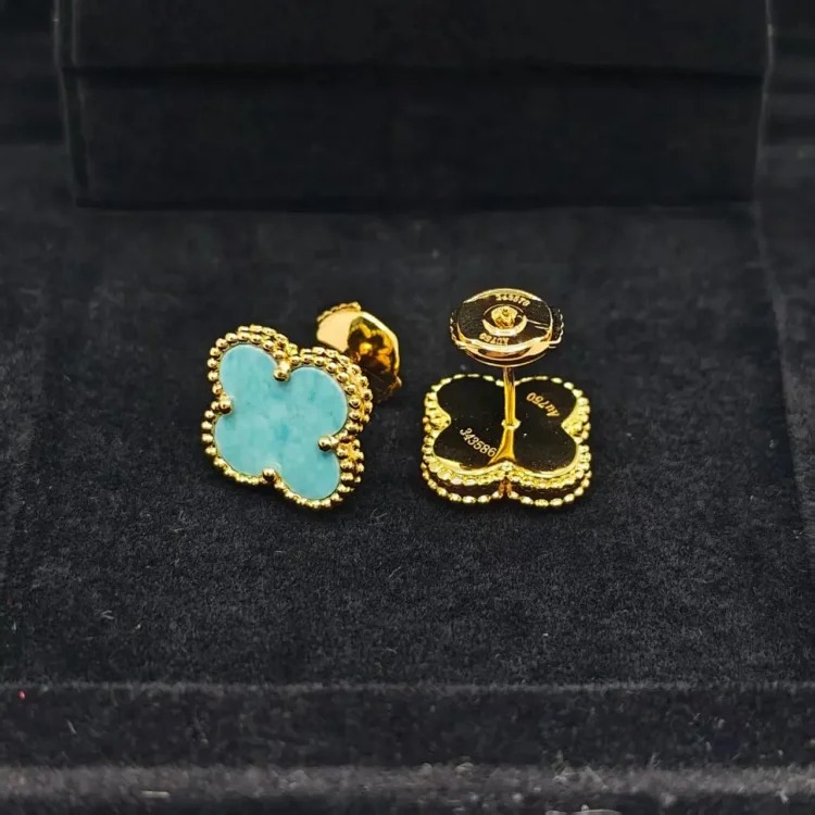 D-1 uses a heart to let every piece of jewelry exude your beauty and charm (Van Cleef & Arpels) (with gift box packaging)
