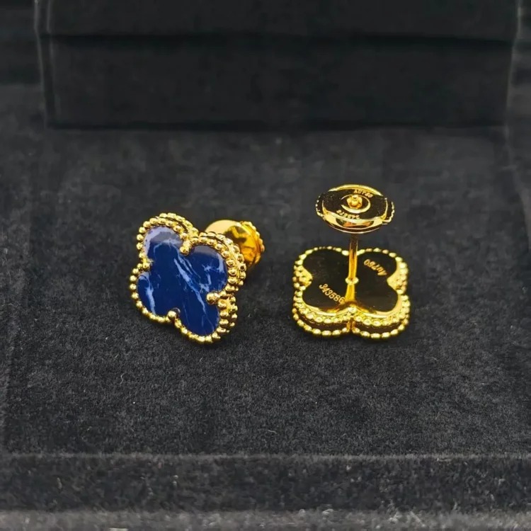 D-1 uses a heart to let every piece of jewelry exude your beauty and charm (Van Cleef & Arpels) (with gift box packaging)