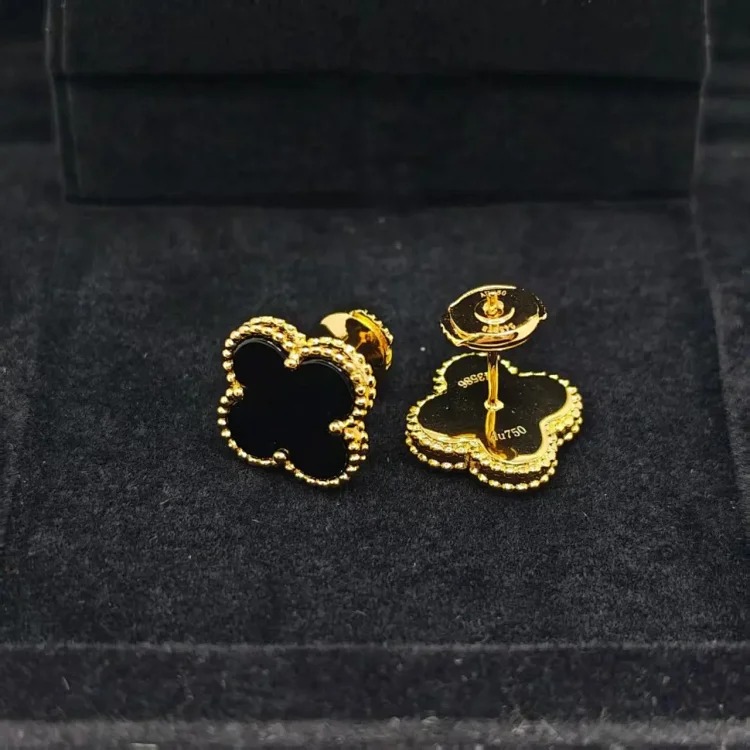 D-1 uses a heart to let every piece of jewelry exude your beauty and charm (Van Cleef & Arpels) (with gift box packaging)