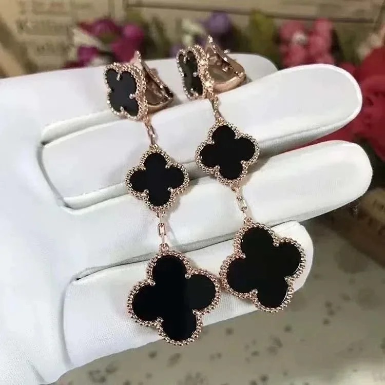 D-1 uses a heart to let every piece of jewelry exude your beauty and charm (Van Cleef & Arpels) (with gift box packaging)
