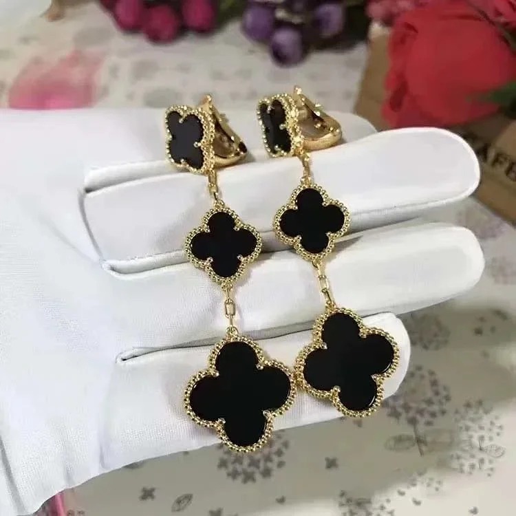 D-1 uses a heart to let every piece of jewelry exude your beauty and charm (Van Cleef & Arpels) (with gift box packaging)