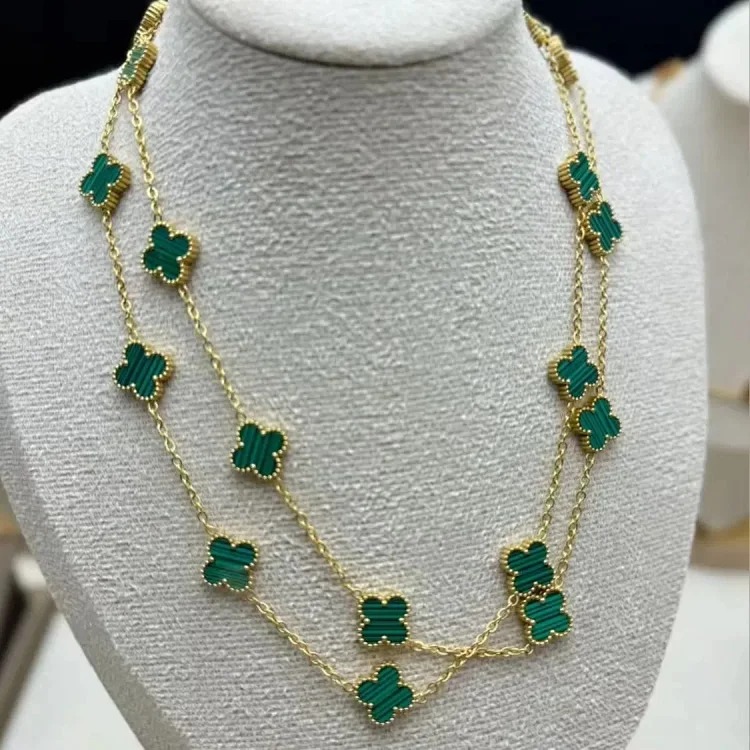 D-1 uses a heart to let every piece of jewelry exude your beauty and charm (Van Cleef & Arpels) (with gift box packaging)