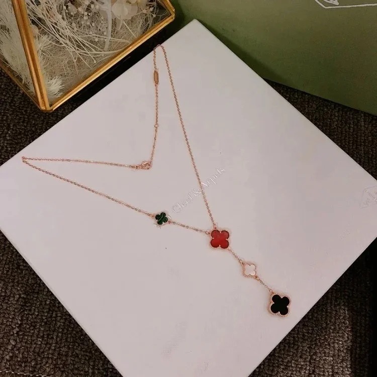 D-1 uses a heart to let every piece of jewelry exude your beauty and charm (Van Cleef & Arpels) (with gift box packaging)