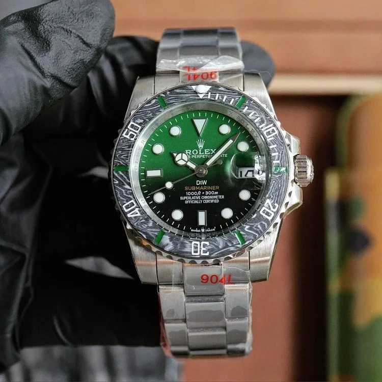 ¥700-1400 Fashionable and versatile watches
