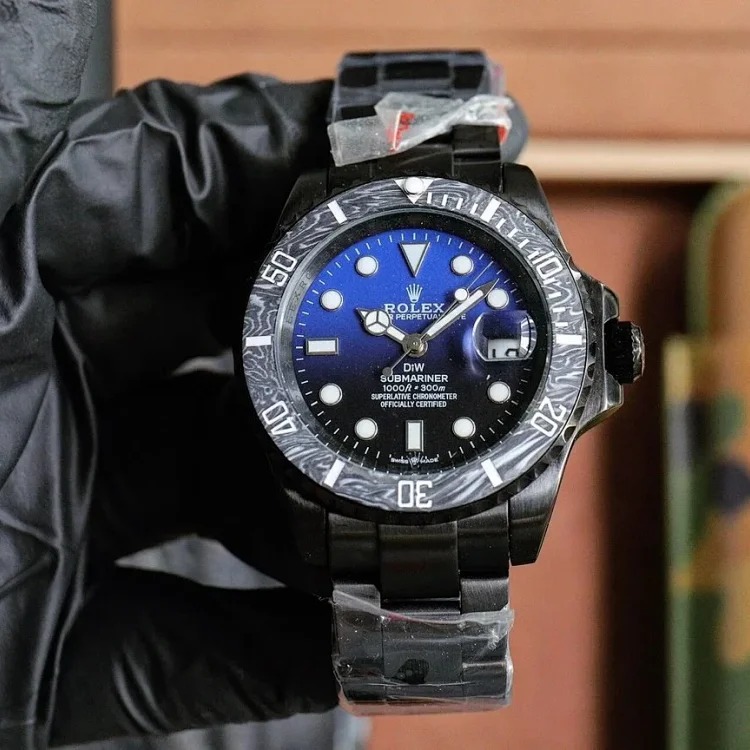 ¥700-1400 Fashionable and versatile watches