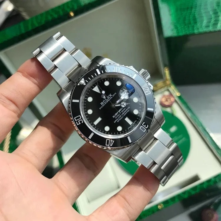 ¥700-1400 Fashionable and versatile watches