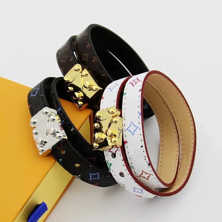 Louis Vuitton Engraved flower presbyopic leather rope adjustable bracelet four-leaf clover printed men and women same style bracelet direct sale