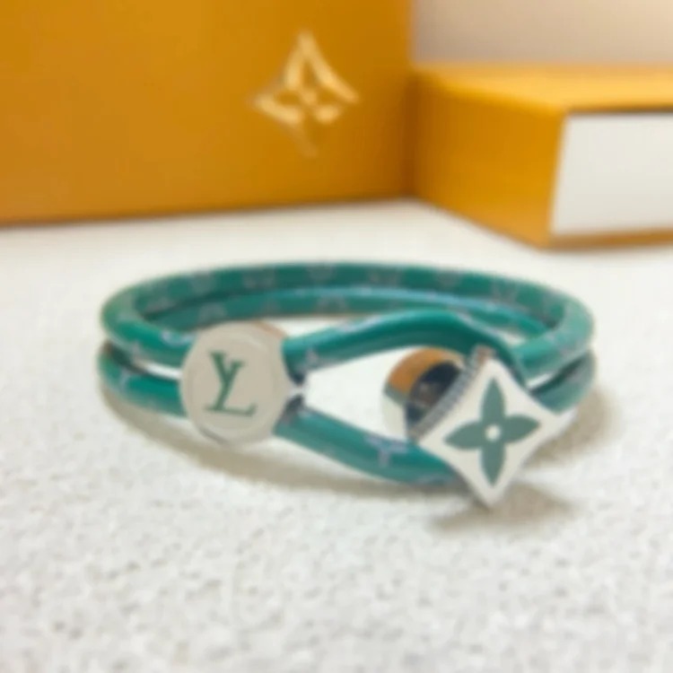 Louis Vuitton Engraved flower presbyopic leather rope adjustable bracelet four-leaf clover printed men and women same style bracelet direct sale