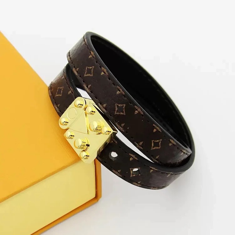 Louis Vuitton Engraved flower presbyopic leather rope adjustable bracelet four-leaf clover printed men and women same style bracelet direct sale