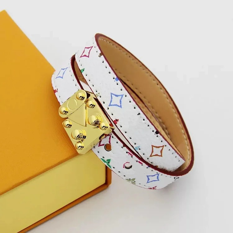 Louis Vuitton Engraved flower presbyopic leather rope adjustable bracelet four-leaf clover printed men and women same style bracelet direct sale
