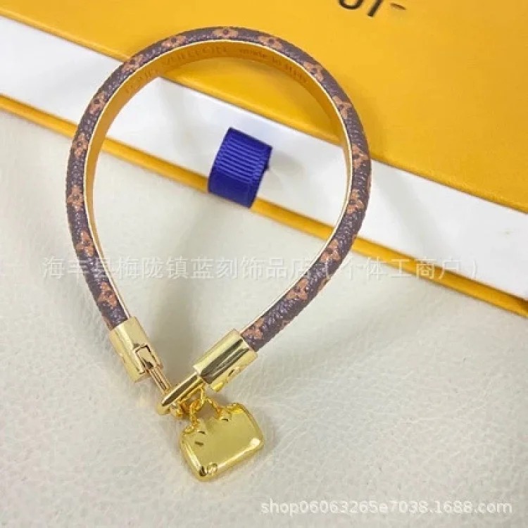 Word buckle leather cord V letter presbyopic leather backpack leather bracelet Women's foreign trade leather bracelet