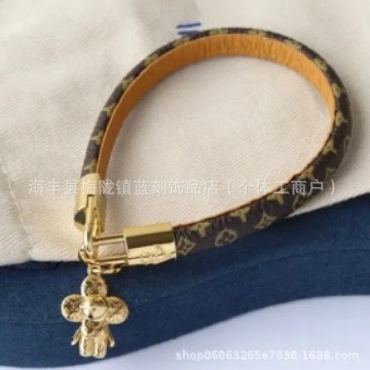 Word buckle leather cord V letter presbyopic leather backpack leather bracelet Women's foreign trade leather bracelet