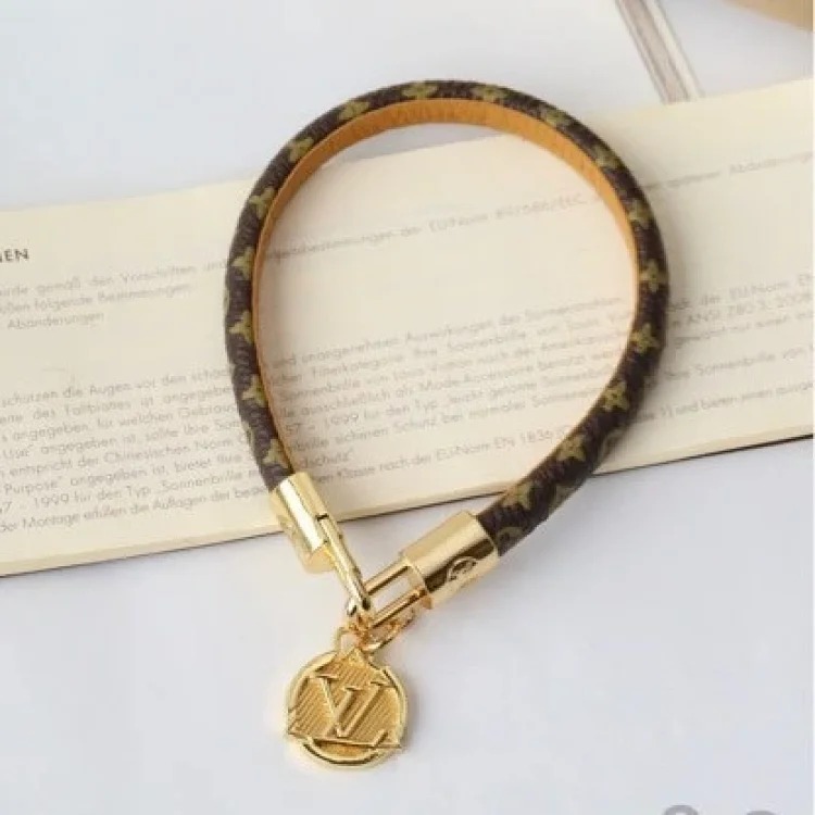 Word buckle leather cord V letter presbyopic leather backpack leather bracelet Women's foreign trade leather bracelet