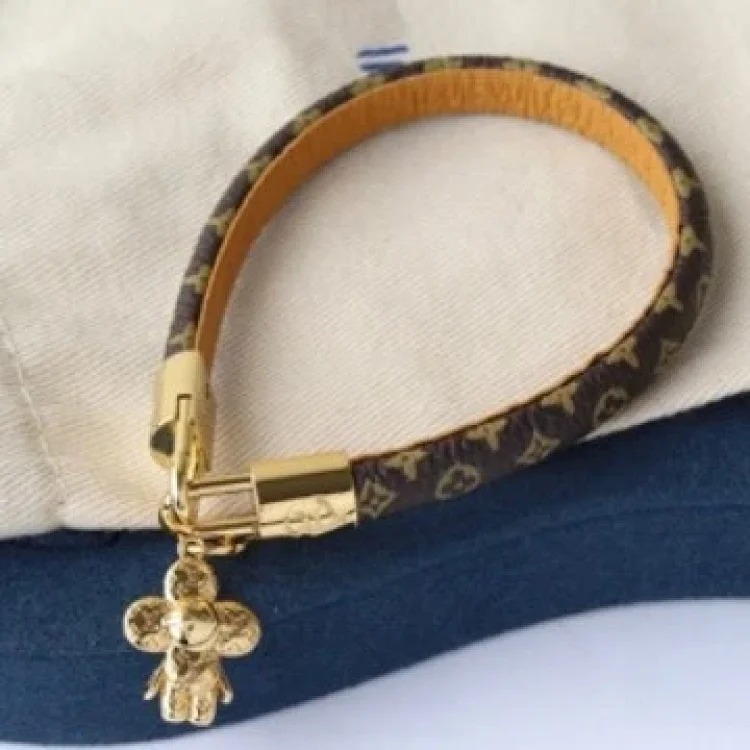 Word buckle leather cord V letter presbyopic leather backpack leather bracelet Women's foreign trade leather bracelet