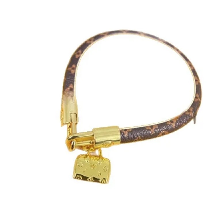 Word buckle leather cord V letter presbyopic leather backpack leather bracelet Women's foreign trade leather bracelet
