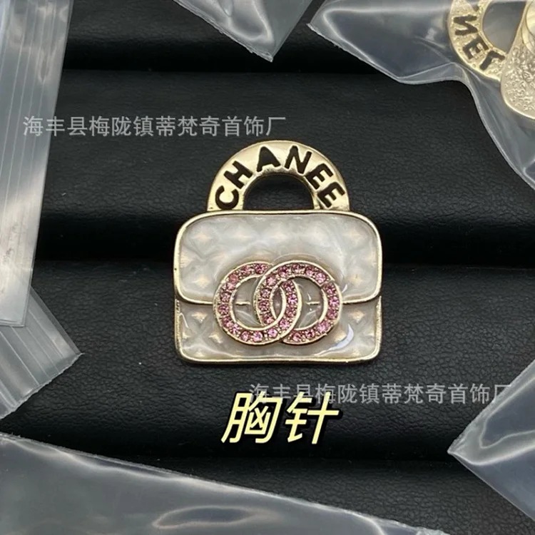 Chanel 25c new double C brooch women's enamel light luxury high-end pearl love small fragrance tassel versatile fragrance grandma corsage