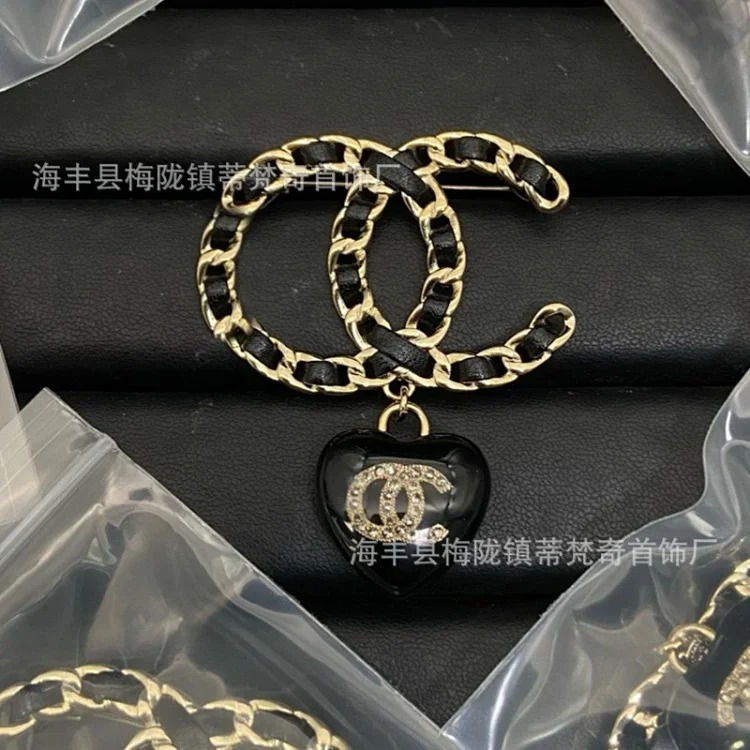 Chanel 25c new double C brooch women's enamel light luxury high-end pearl love small fragrance tassel versatile fragrance grandma corsage