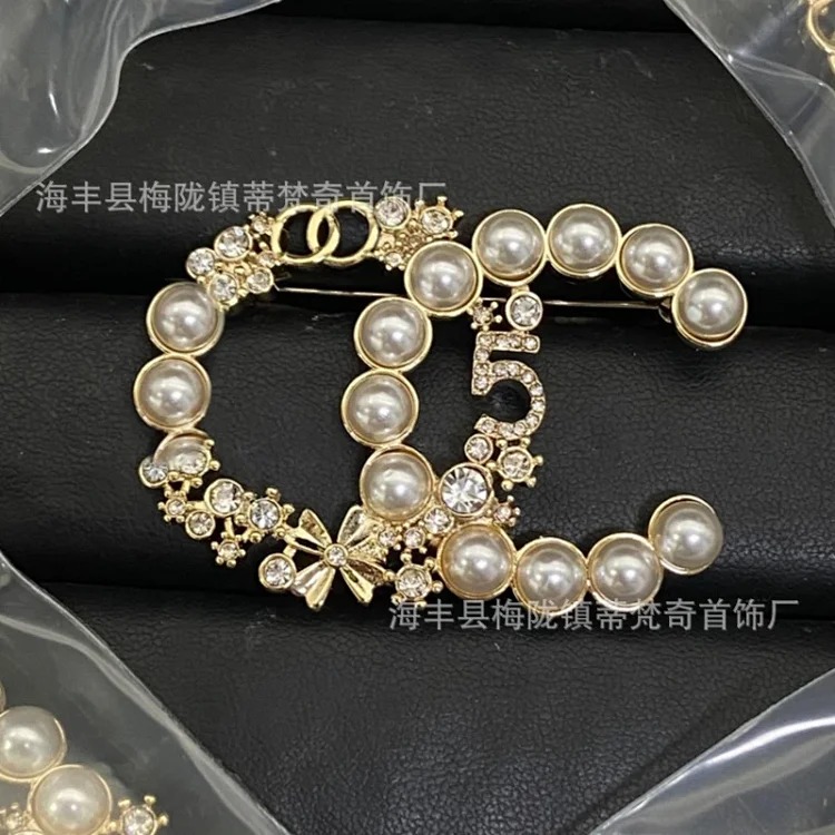 Chanel 25c new double C brooch women's enamel light luxury high-end pearl love small fragrance tassel versatile fragrance grandma corsage