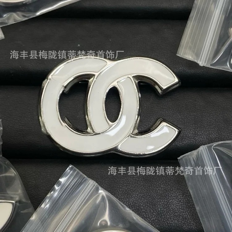 Chanel 25c new double C brooch women's enamel light luxury high-end pearl love small fragrance tassel versatile fragrance grandma corsage